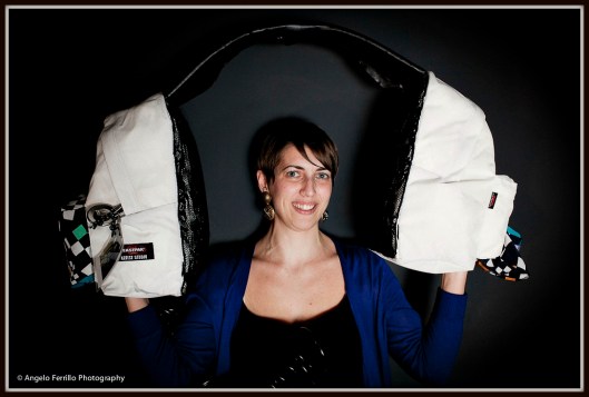 Zelda Roc con maxi-cuffie EASTPAK di Eva Nikolaidou -Angelo Ferrillo Photography 